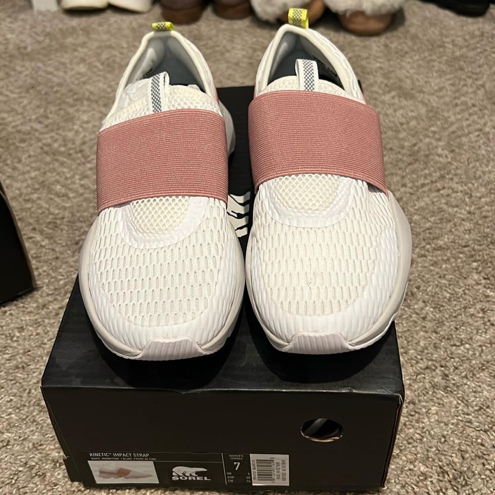 Sorel kinetic impact strap sneakers. Size 7 New in box. White with pink strap